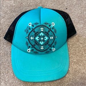 Women’s O’Neill snap back and surfer bracelet